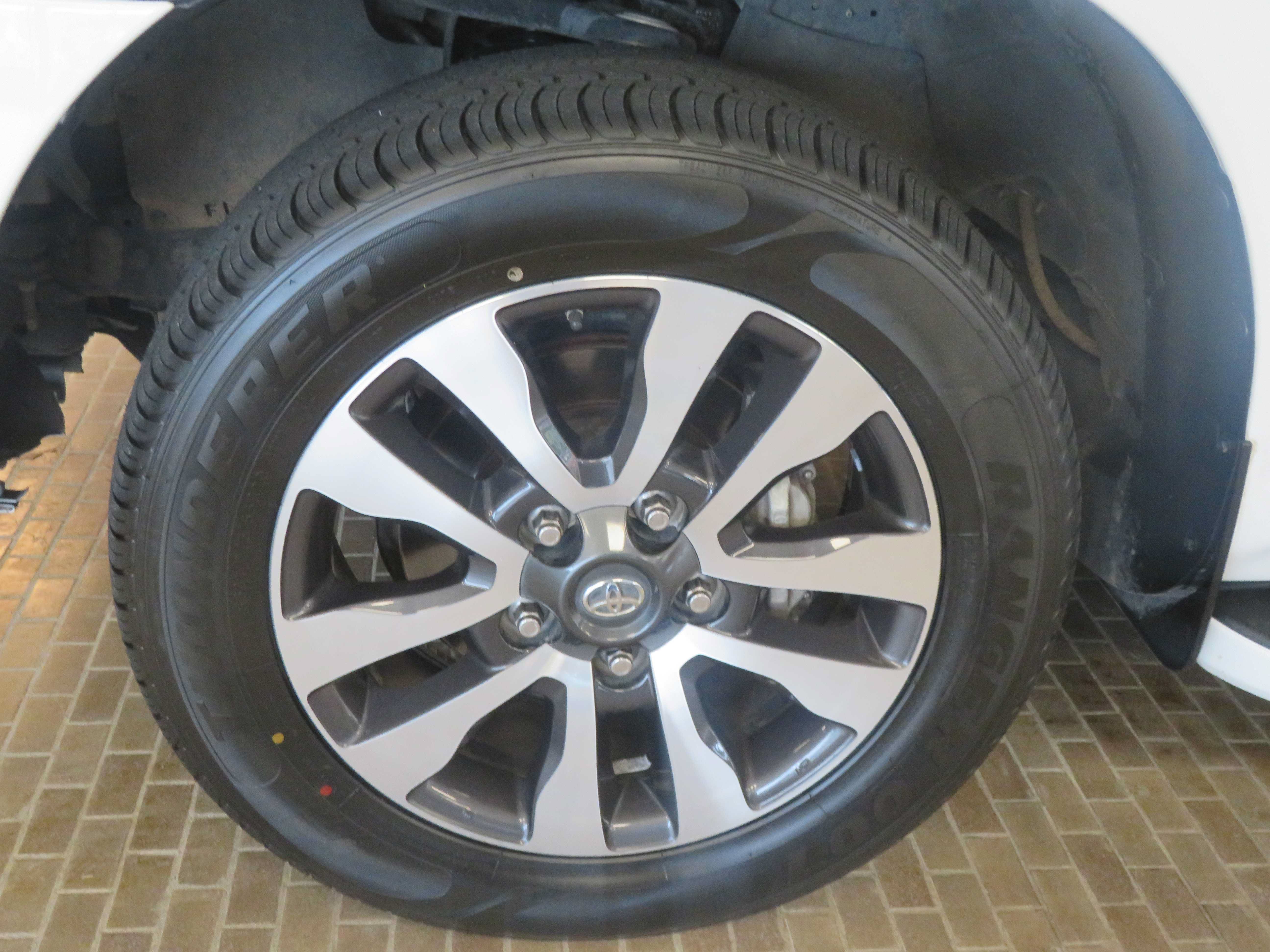 Used 2018 Toyota Sequoia Limited w/ Safety & Convenience Package AWD/4WD image 7