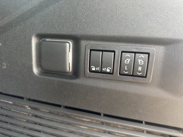 Used 2023 GMC Yukon Denali w/ Denali Reserve Package image 32