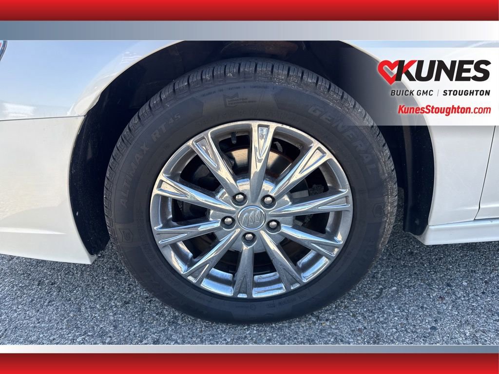 Used 2011 Buick Lucerne CXL image 15