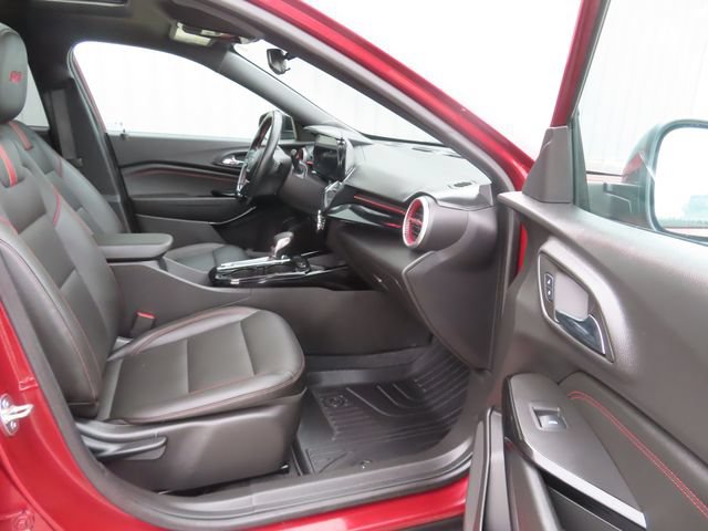 Used 2024 Chevrolet Trax RS w/ Sunroof Package FWD image 25