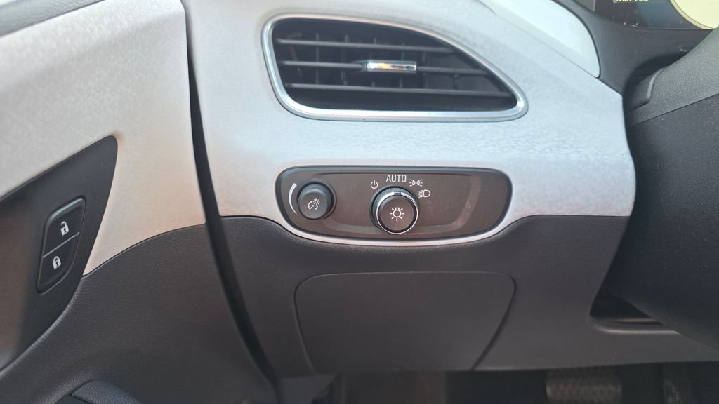 Used 2020 Chevrolet Bolt LT FWD image 28