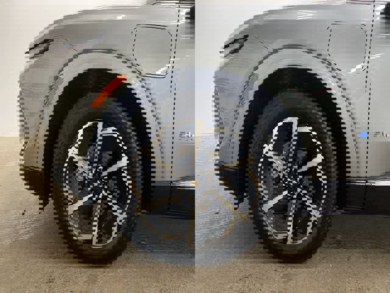 Used 2025 Chevrolet Equinox EV LT w/ Convenience Package image 11