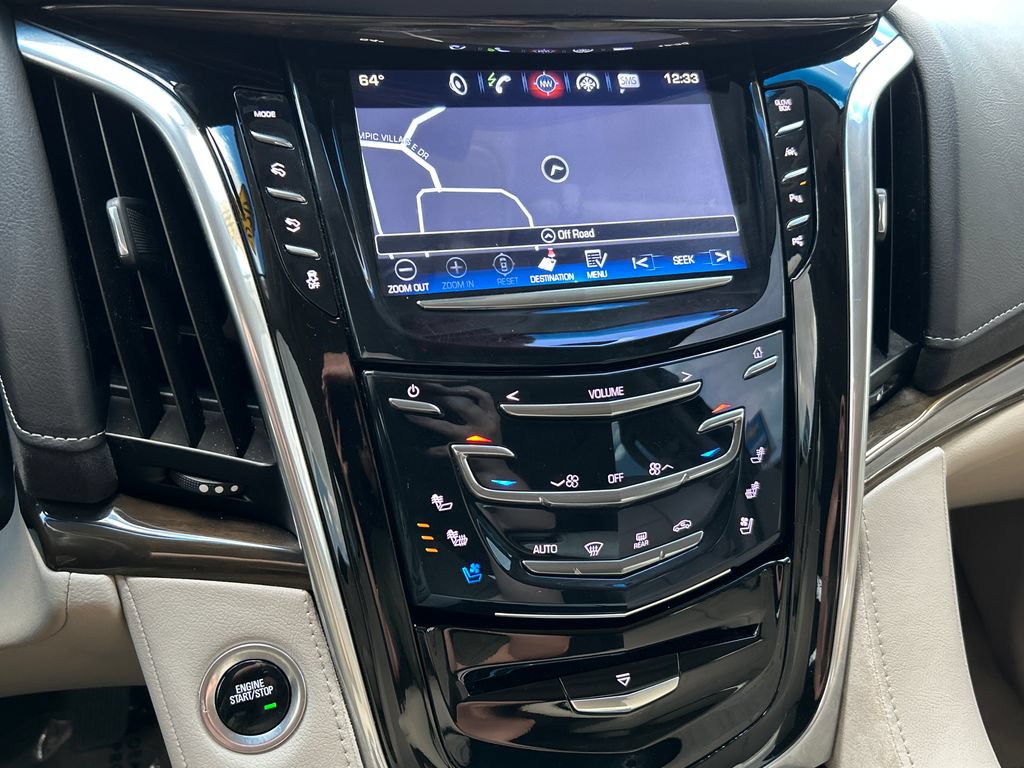 Used 2020 Cadillac Escalade Luxury AWD/4WD image 12