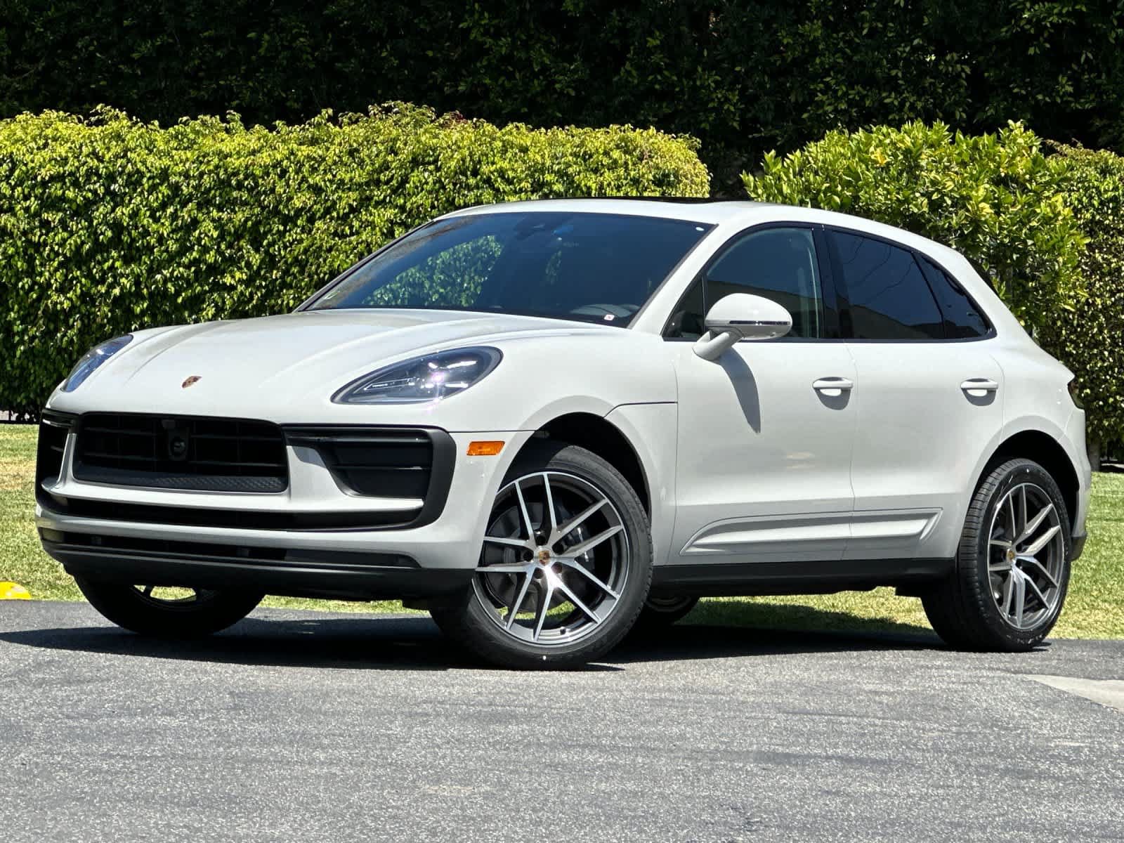 New 2026 Porsche Macan AWD/4WD image 1