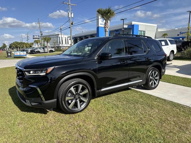 Certified 2025 Honda Pilot Touring image 3