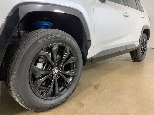 Used 2024 Toyota RAV4 SE AWD/4WD image 2