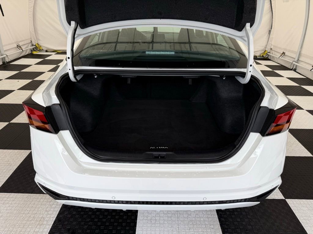 Used 2025 Nissan Altima 2.5 SV FWD image 4