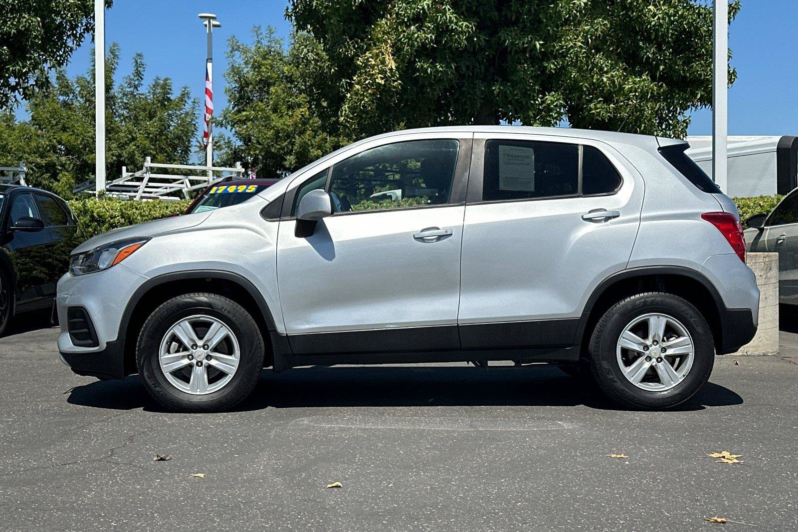 Used 2022 Chevrolet Trax LS w/ Tint and Cruise Package AWD/4WD image 6