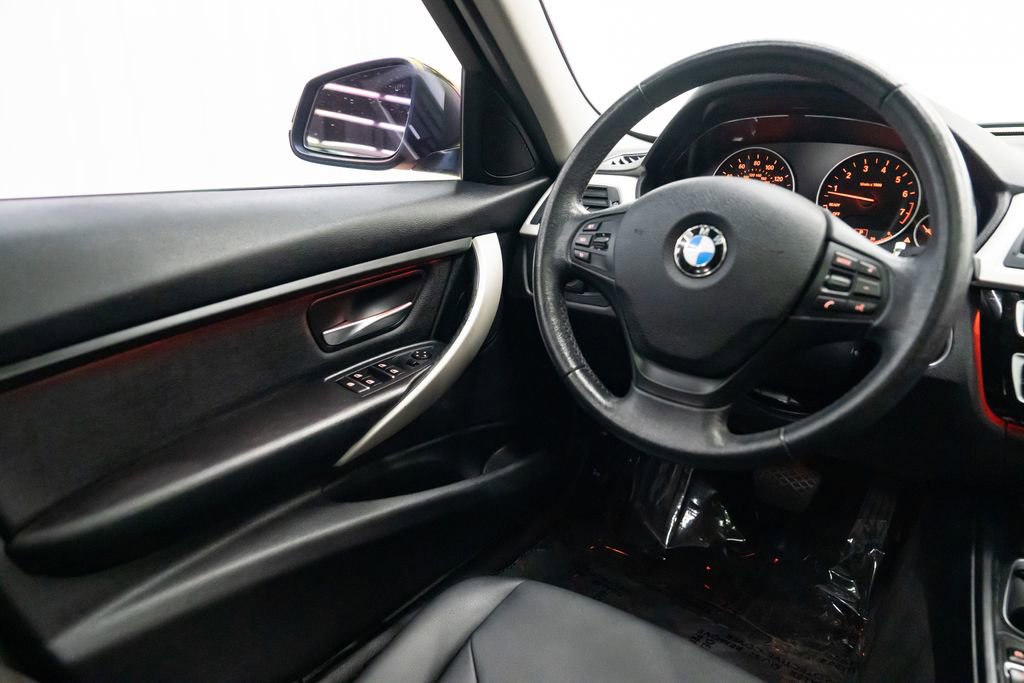 Used 2017 BMW 320i Sedan RWD image 11