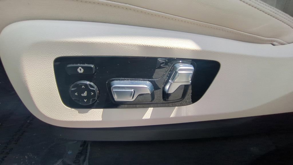 Used 2024 BMW X5 xDrive40i w/ Premium Package image 19