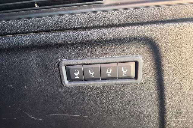 Used 2024 Jeep Wagoneer L Series II AWD/4WD image 32