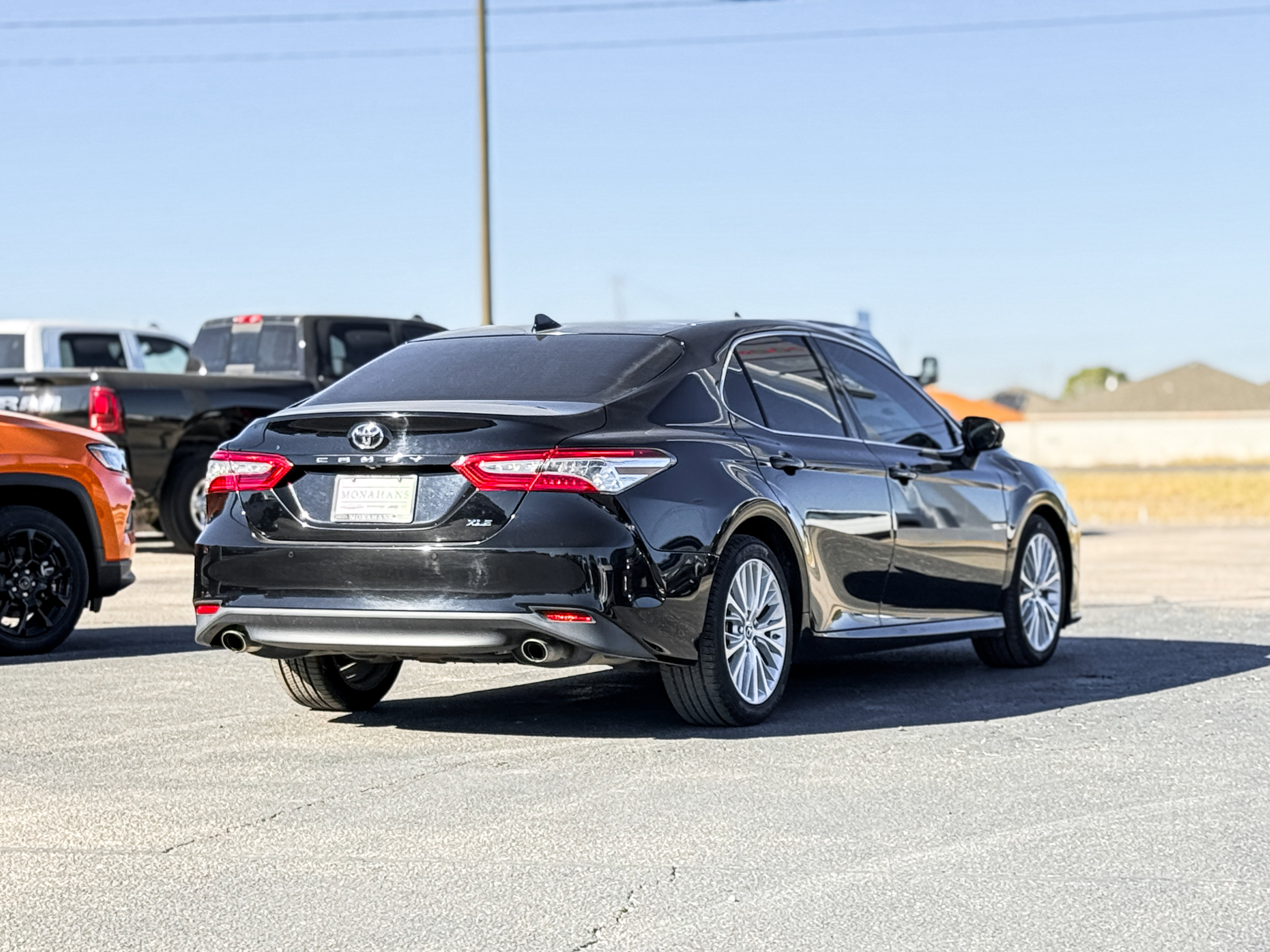 Used 2018 Toyota Camry XLE image 5