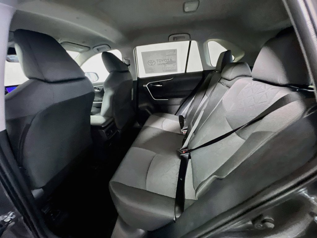Used 2025 Toyota RAV4 XLE FWD image 25