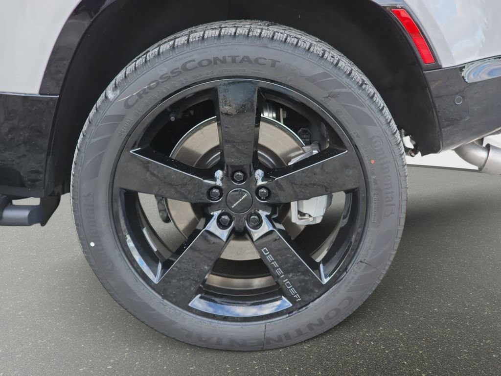 New 2026 Land Rover Defender 110 X-Dynamic SE image 34