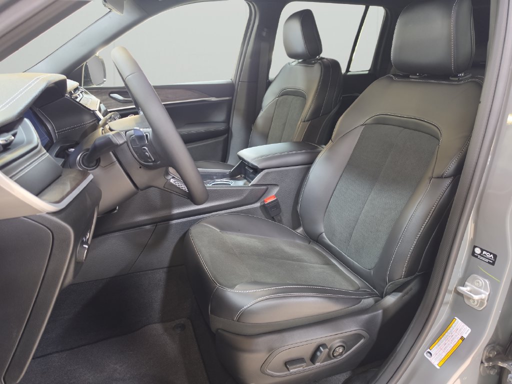 New 2027 Jeep Grand Cherokee 4WD image 11