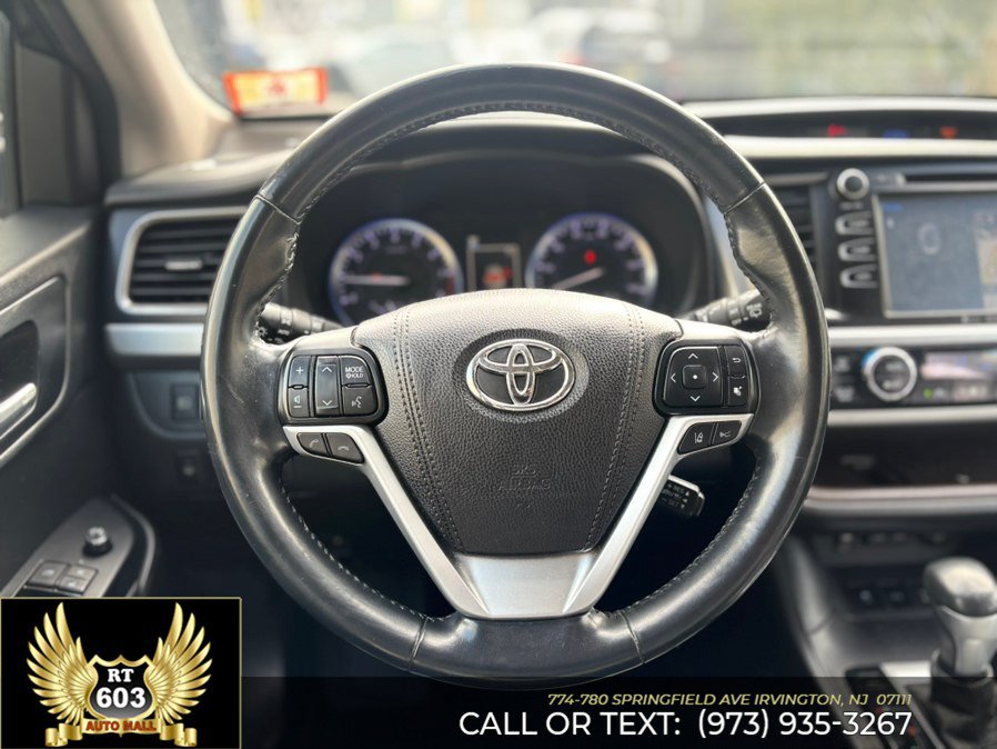 Used 2017 Toyota Highlander XLE AWD/4WD image 14