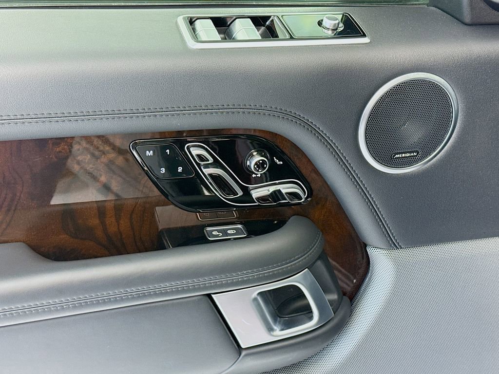 Used 2020 Land Rover Range Rover HSE image 24