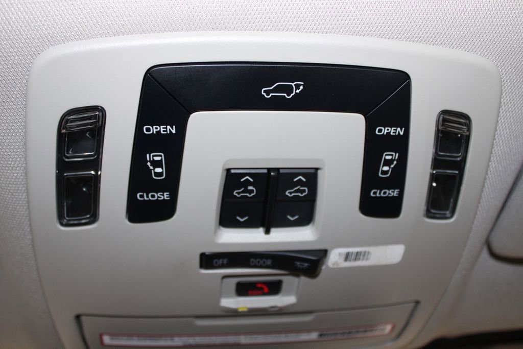 Used 2021 Toyota Sienna XLE image 28