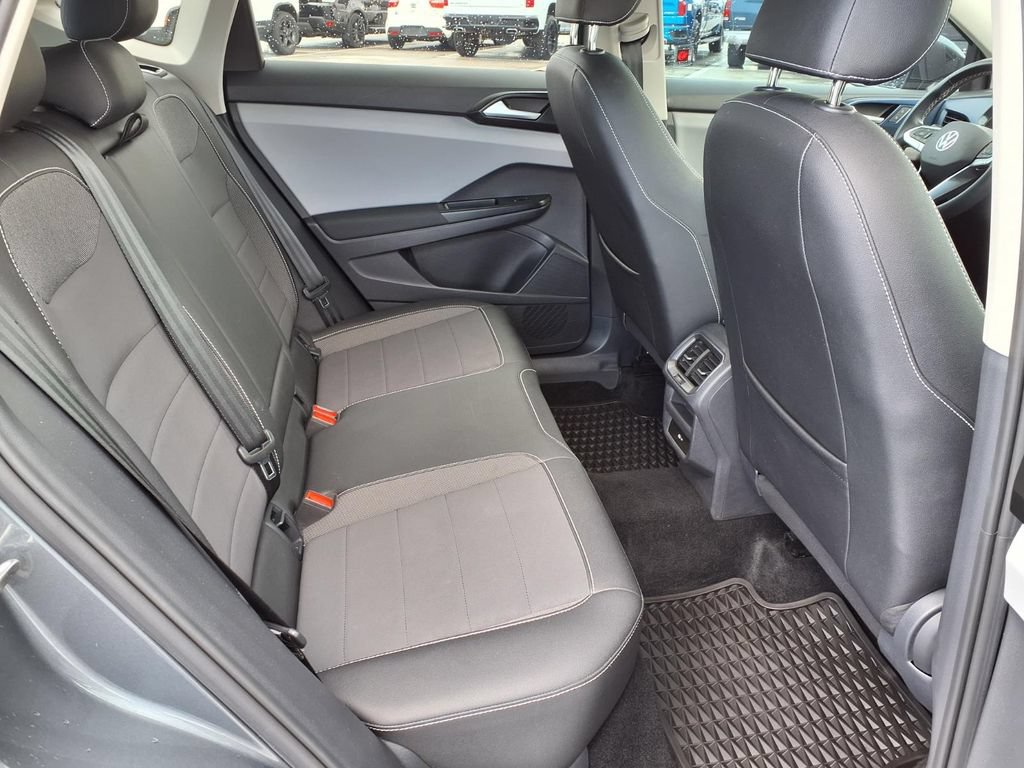 Used 2022 Volkswagen Taos SE FWD image 15