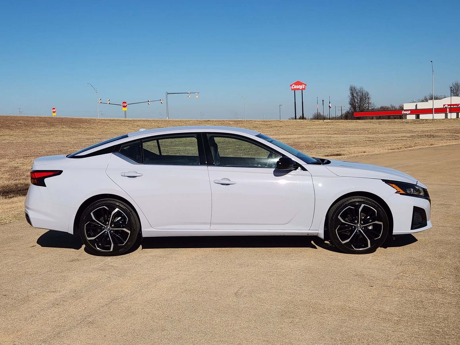 Used 2025 Nissan Altima 2.5 SR image 7