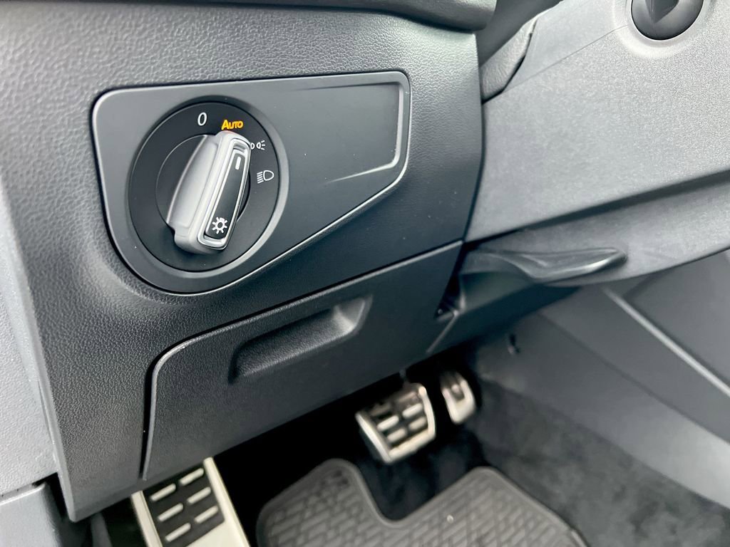 Used 2022 Volkswagen Tiguan SE R-Line image 16