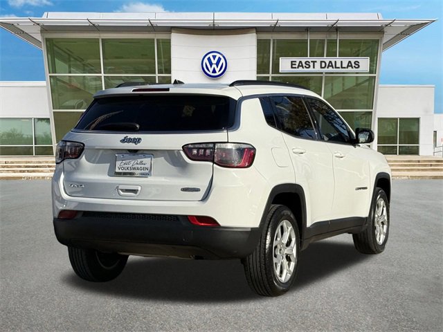 Used 2024 Jeep Compass Latitude image 3