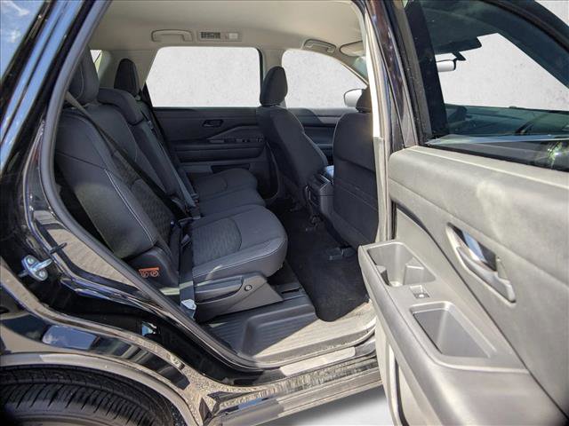 Used 2024 Nissan Pathfinder S image 13