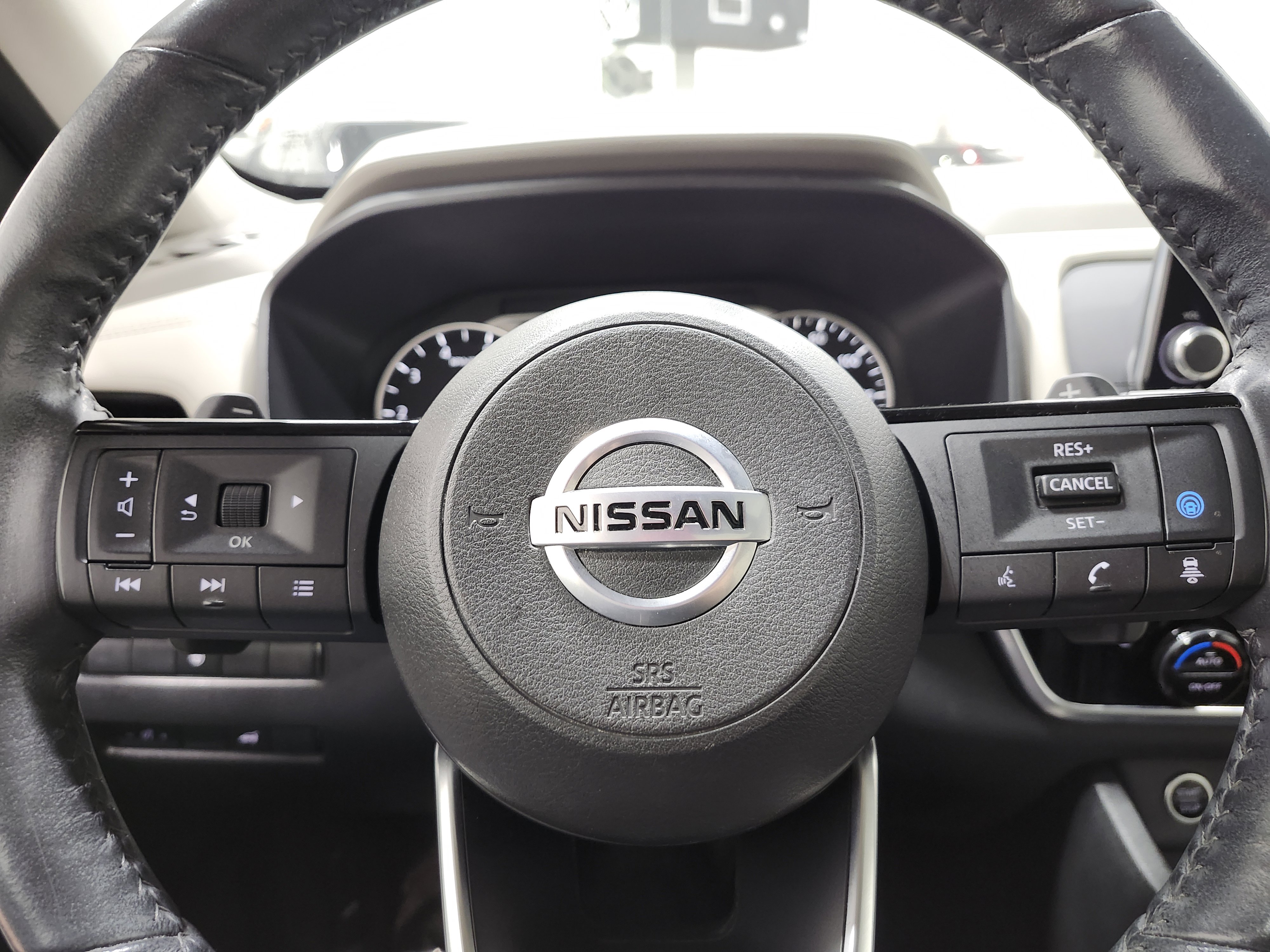 Used 2021 Nissan Rogue SV w/ Premium Package image 31