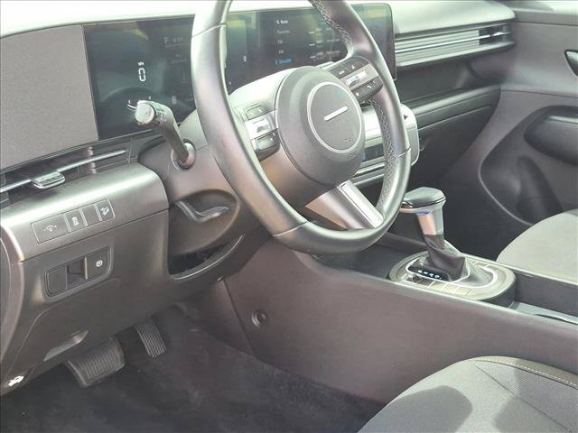 Used 2025 Hyundai Kona SEL FWD image 9