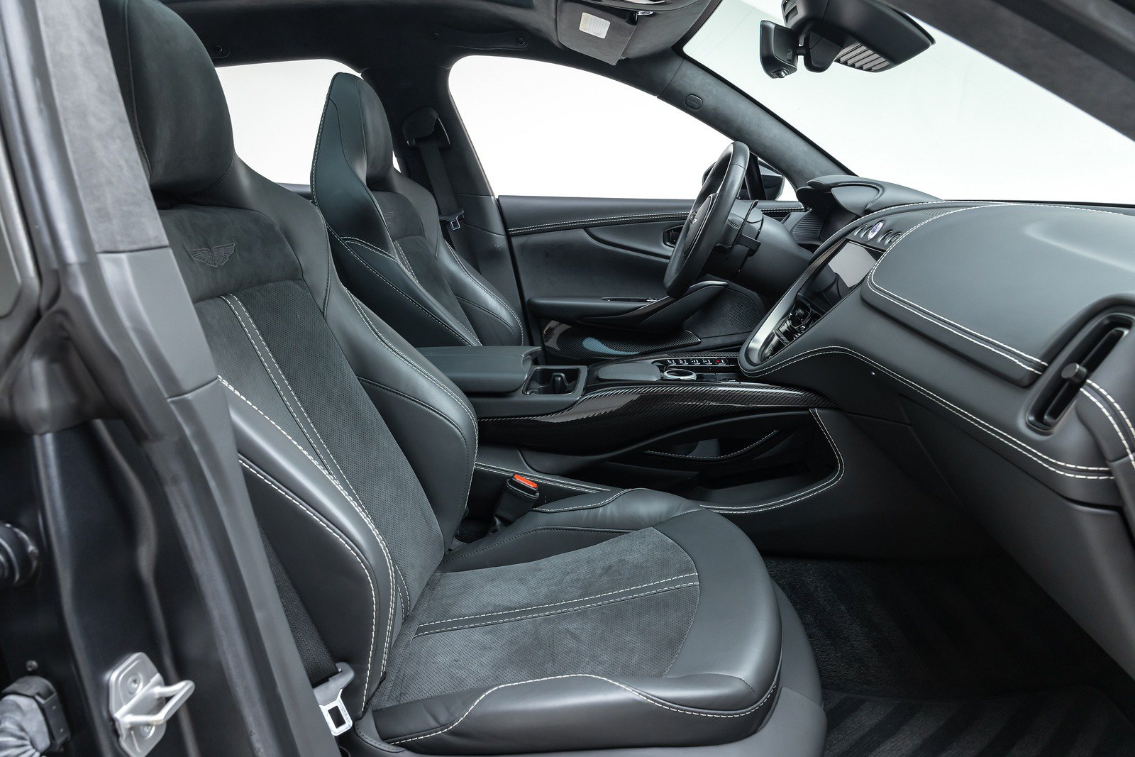 Used 2022 Aston Martin DBX AWD/4WD image 28