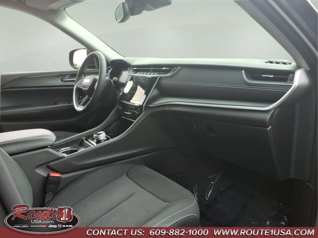 Used 2024 Jeep Grand Cherokee Laredo X AWD/4WD image 13