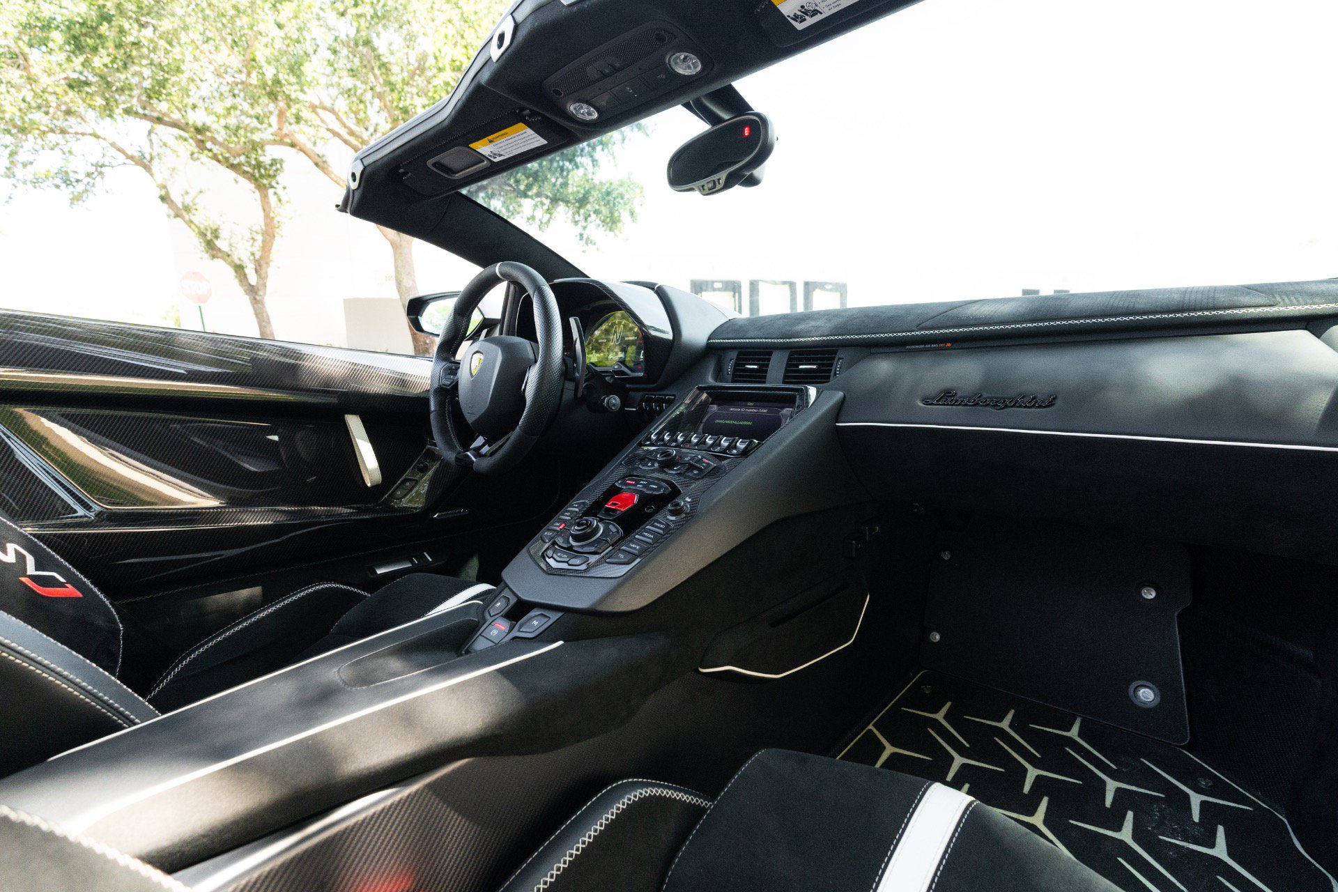 Used 2020 Lamborghini Aventador SVJ AWD/4WD image 91