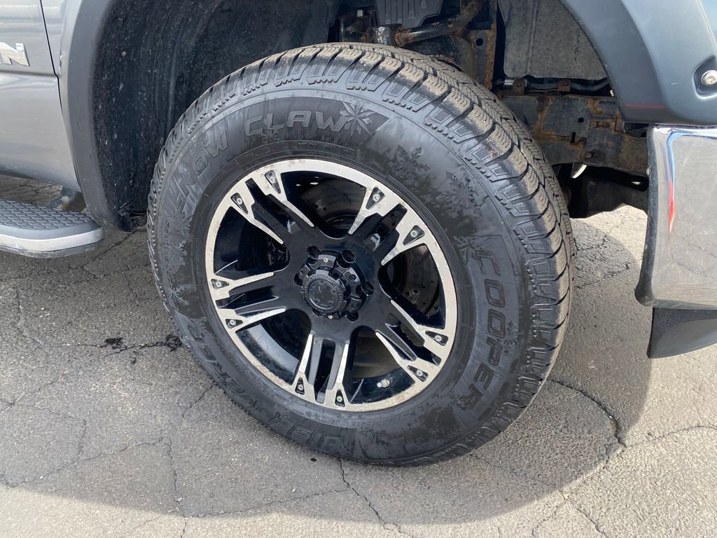 Used 2017 Nissan Titan SV AWD/4WD image 31