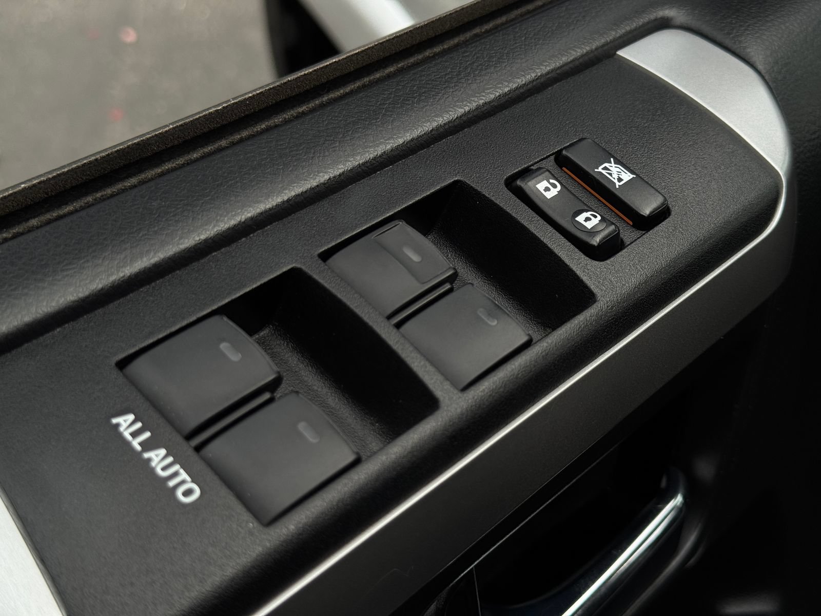 Used 2019 Toyota 4Runner SR5 AWD/4WD image 13