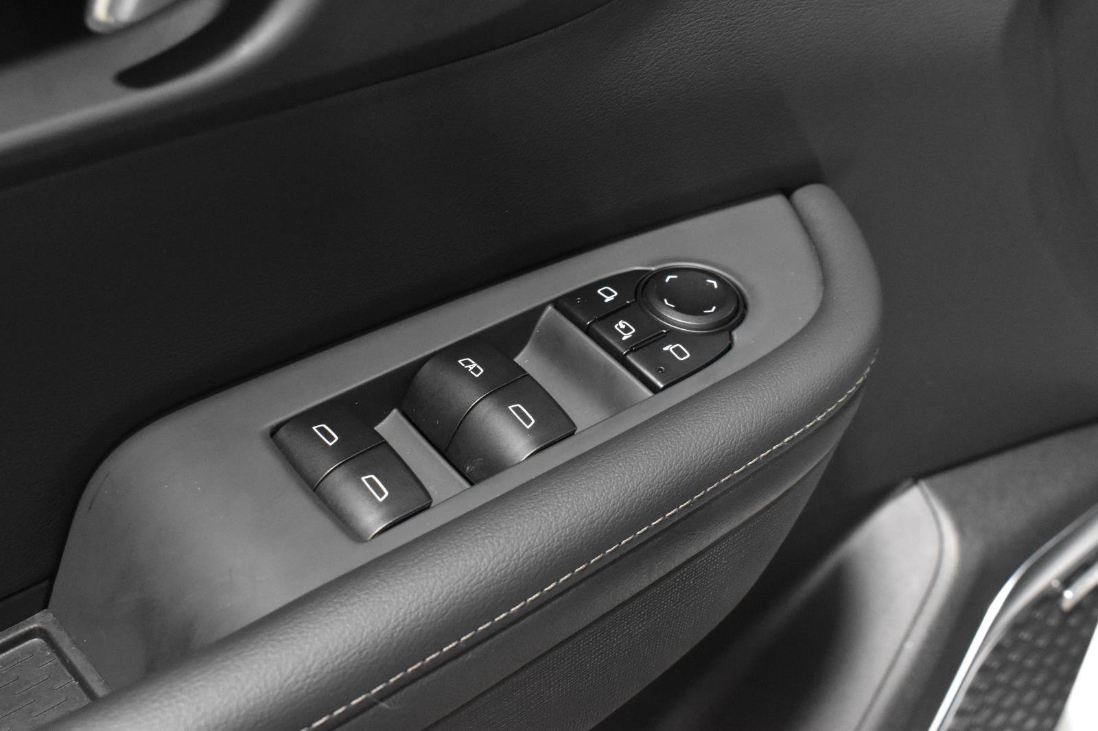 Used 2025 Buick Enclave Preferred image 12