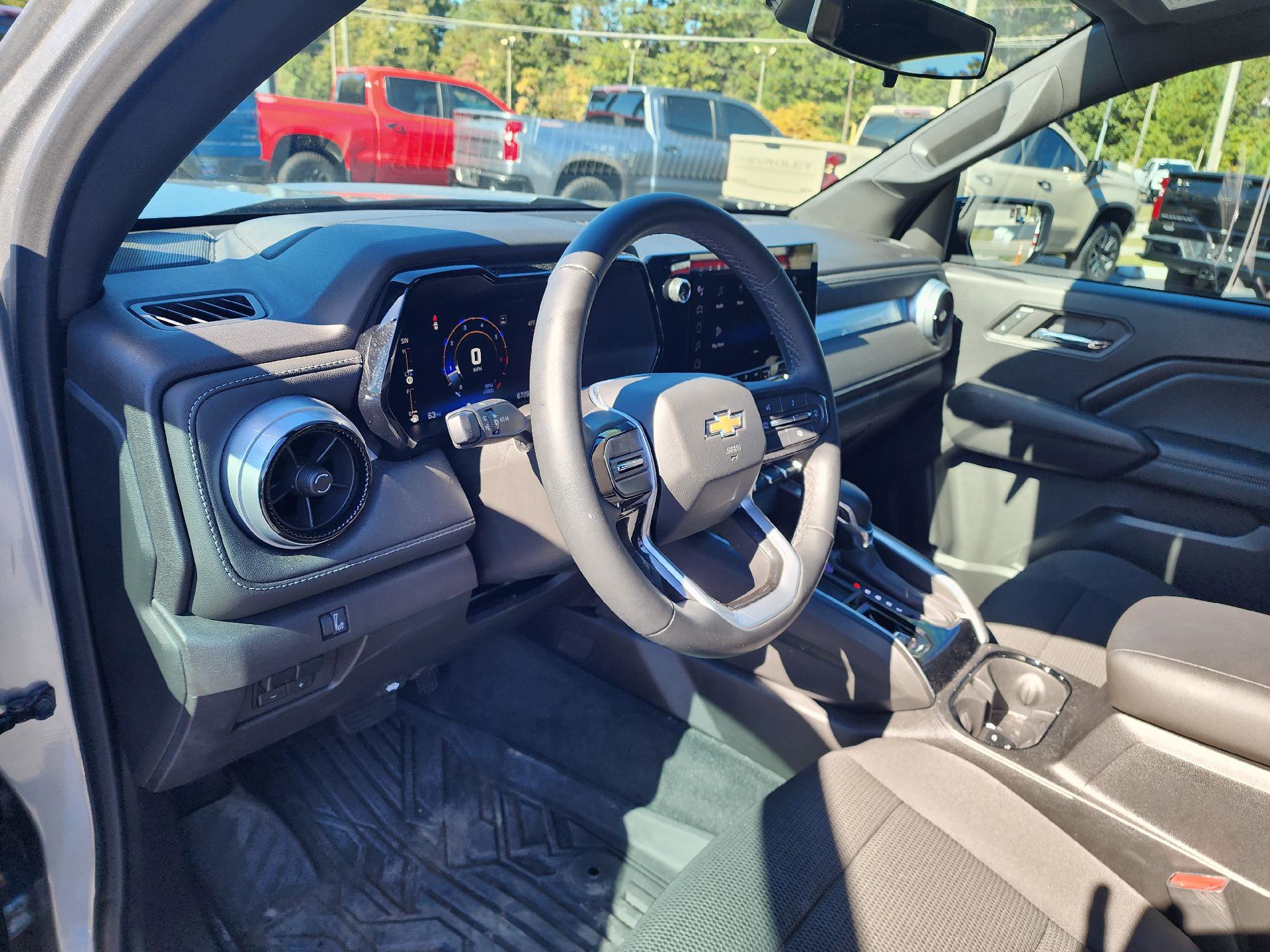 Used 2023 Chevrolet Colorado LT w/ LT Convenience Package image 5