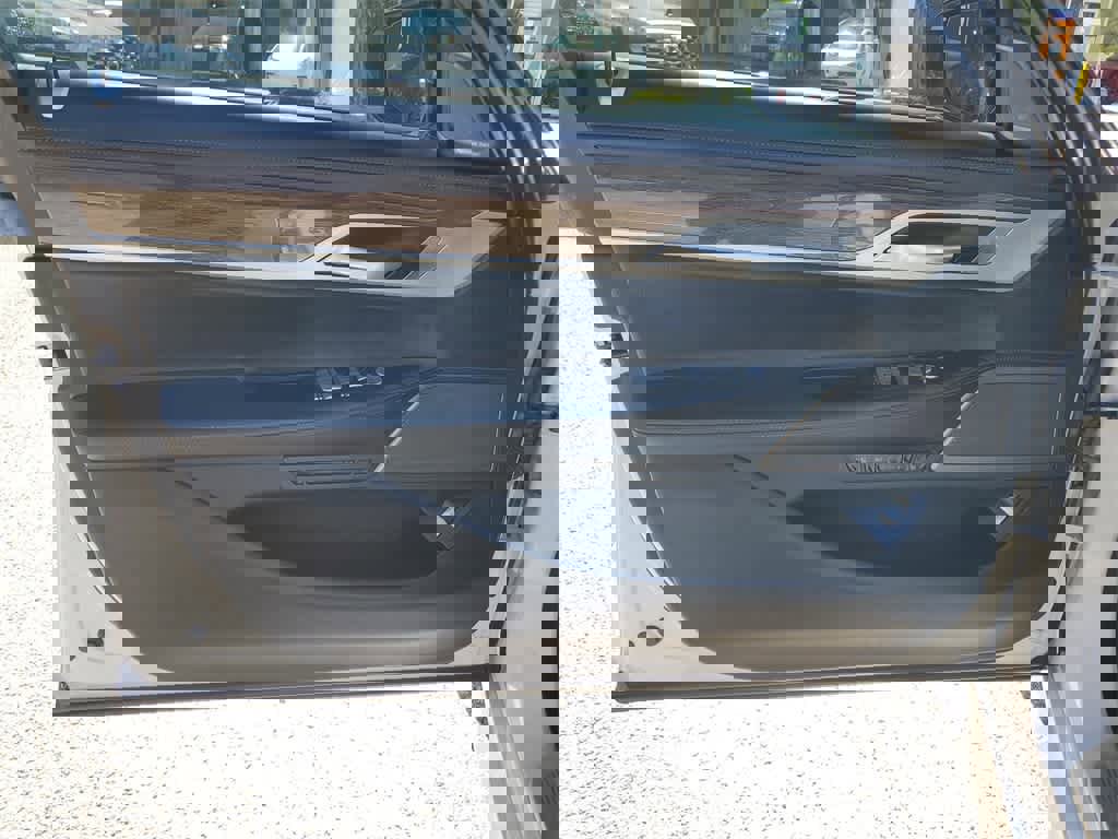 Used 2019 BMW 740i w/ Executive Package image 16