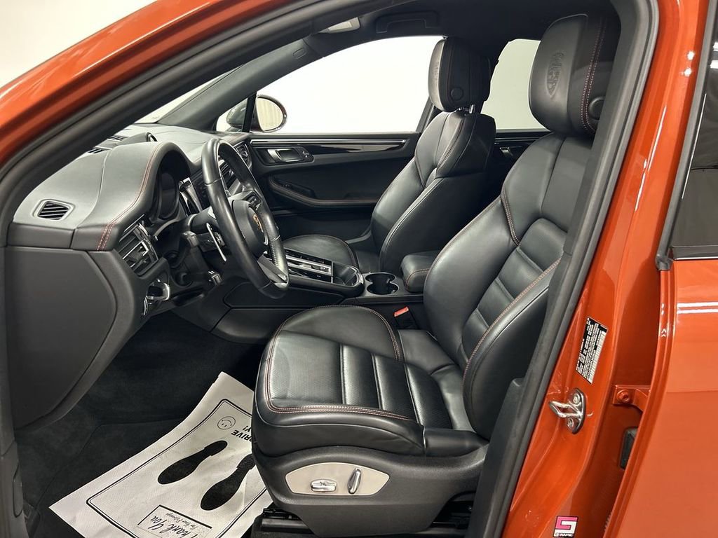 Certified 2023 Porsche Macan Turbo AWD/4WD image 9