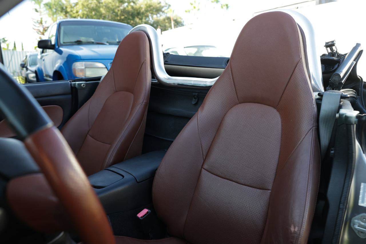 Used 2002 MAZDA MX-5 Miata SE RWD image 6