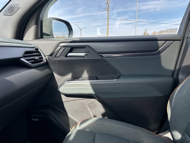 Used 2025 GMC Acadia AT4 w/ Luxury Package AWD/4WD image 42