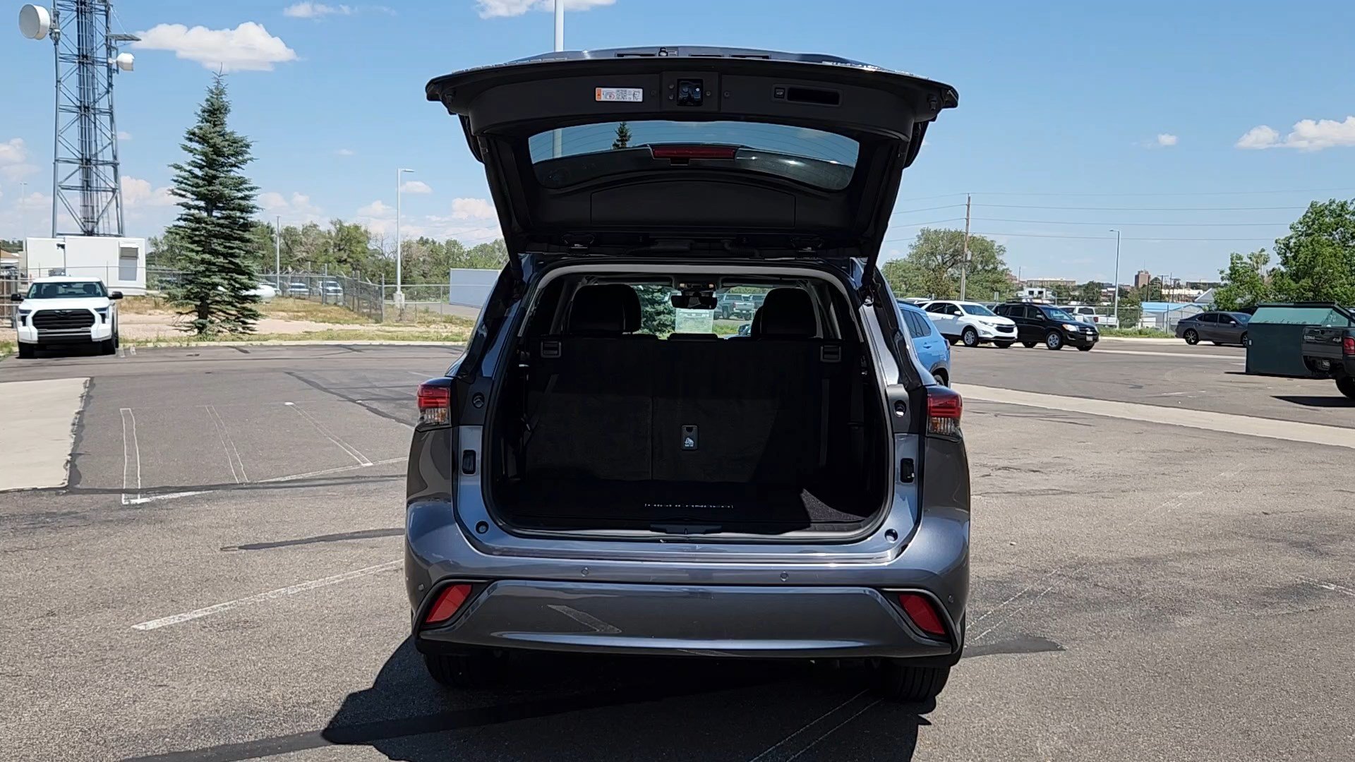 Used 2025 Toyota Highlander Limited AWD/4WD image 19