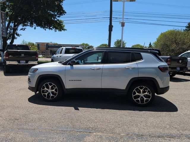 Used 2024 Jeep Compass Limited w/ Sun and Sound Group AWD/4WD image 6