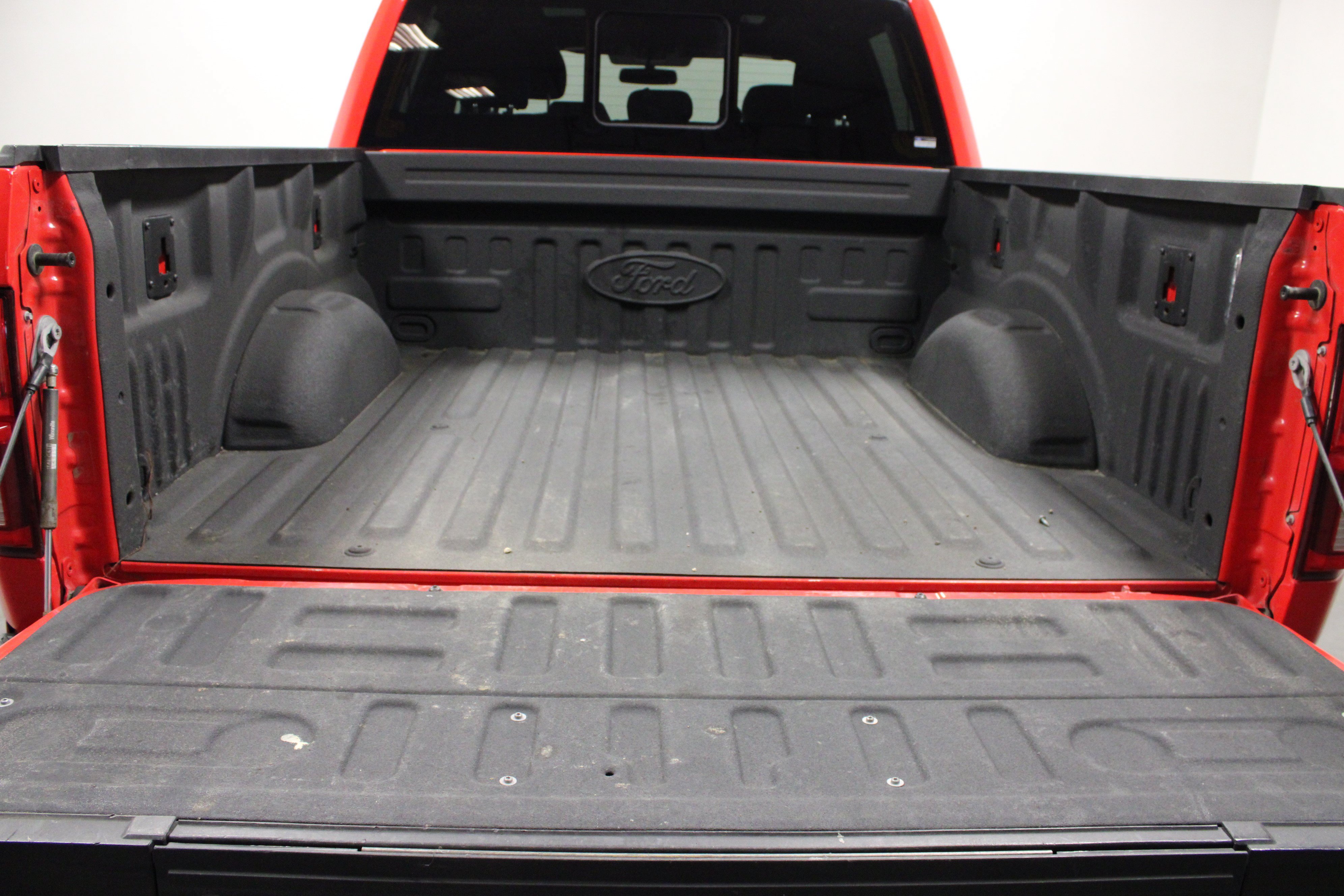 Used 2018 Ford F150 XLT w/ Equipment Group 302A Luxury AWD/4WD image 14