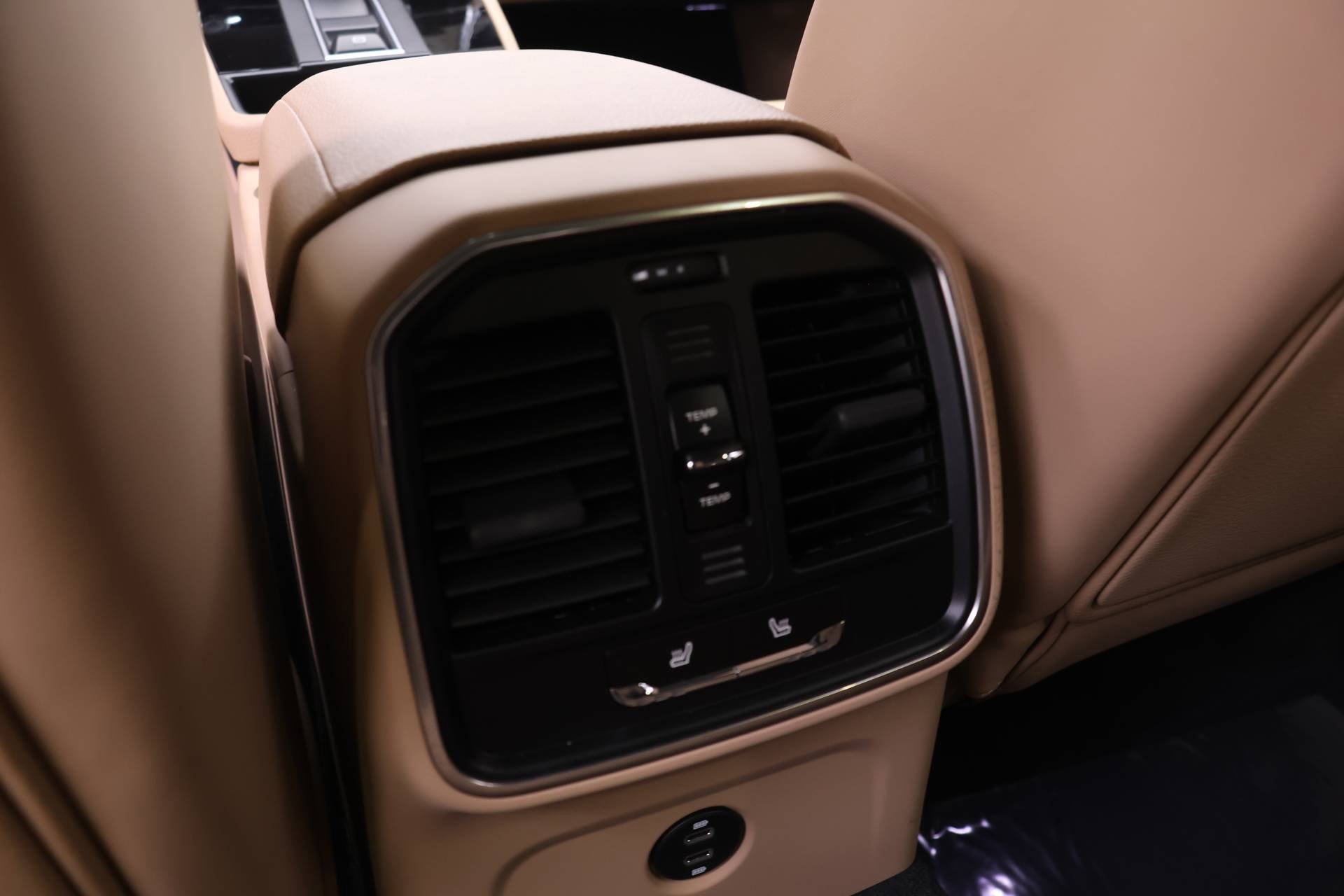 Used 2025 Porsche Macan image 23