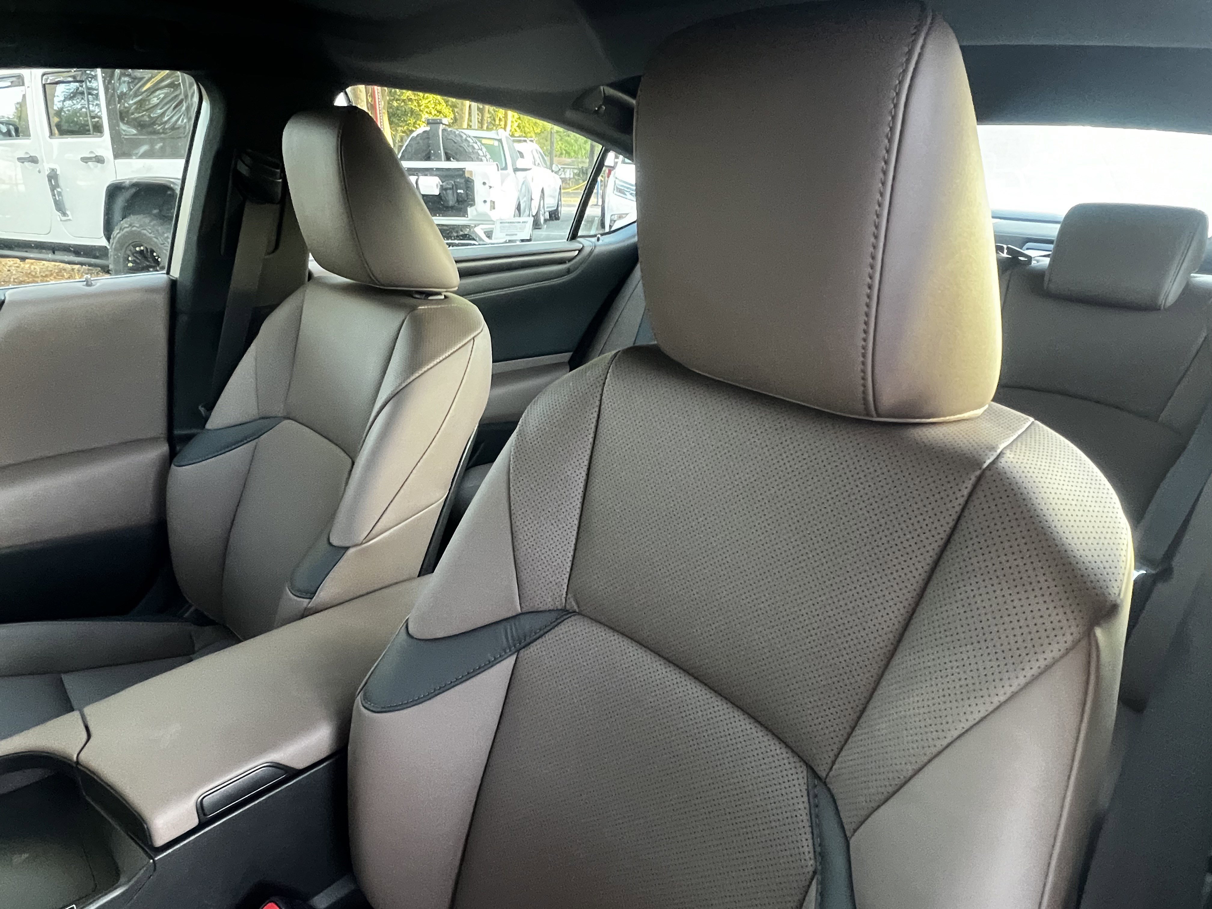 Used 2025 Lexus ES 300h w/ Premium Package image 17