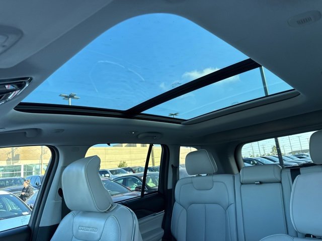 Used 2022 Jeep Grand Cherokee Overland w/ Advanced Protech Group III image 16