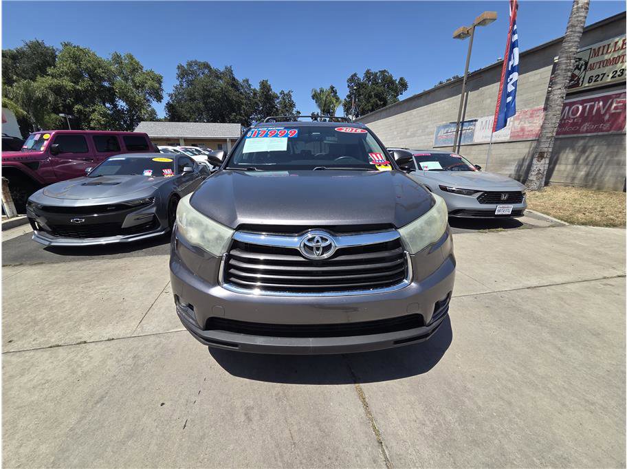 Used 2016 Toyota Highlander XLE FWD image 2