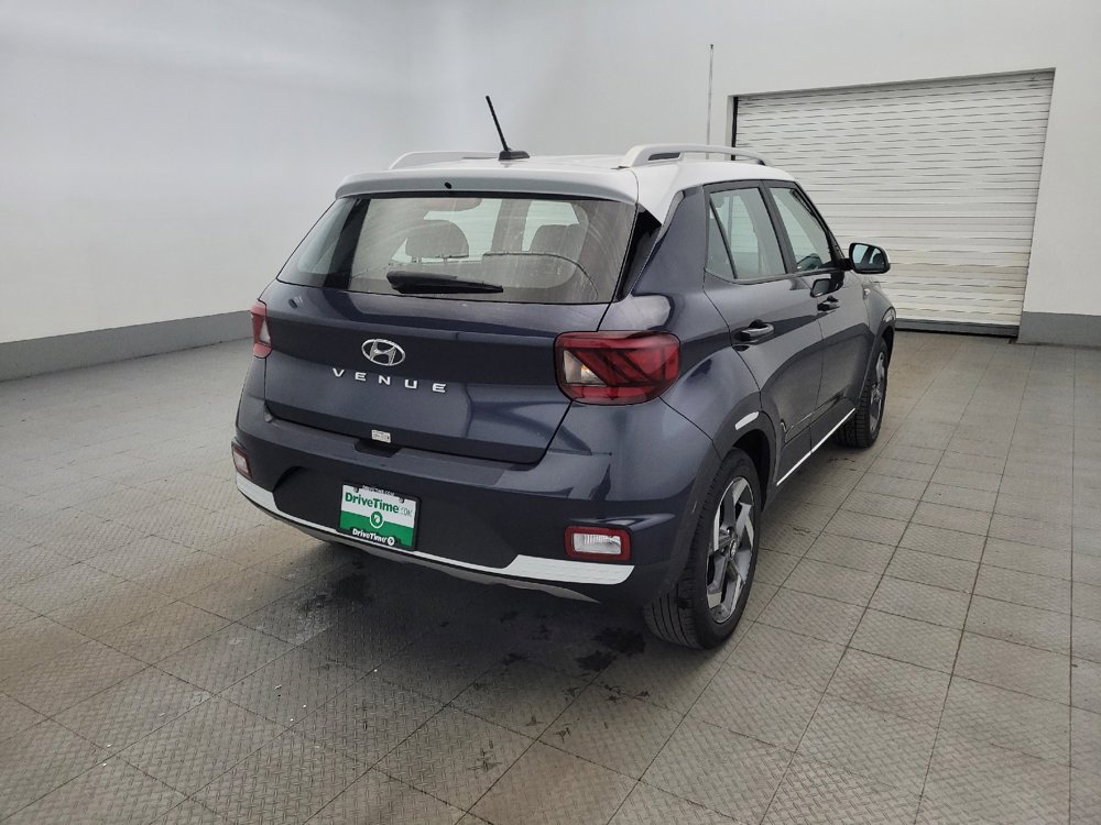 Used 2024 Hyundai Venue Limited image 9