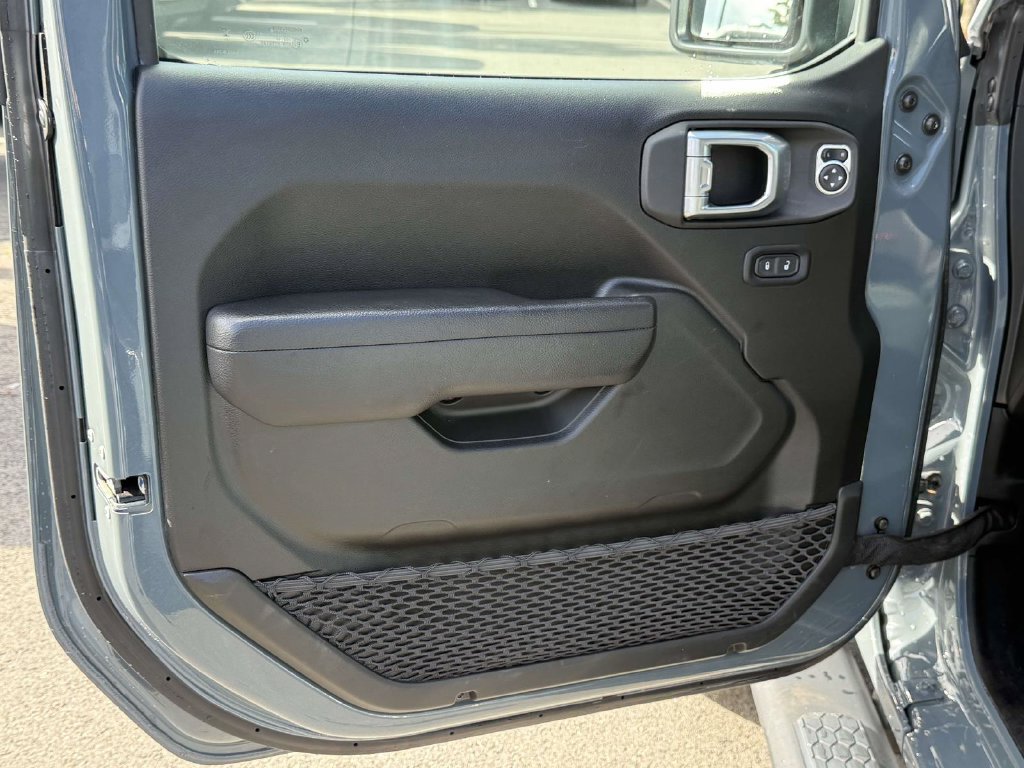 Used 2024 Jeep Wrangler Unlimited AWD/4WD image 28