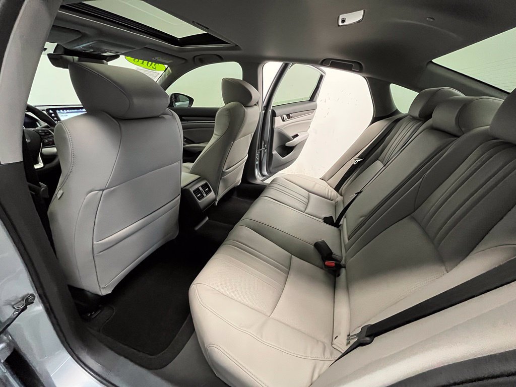 Used 2018 Honda Accord Touring image 17